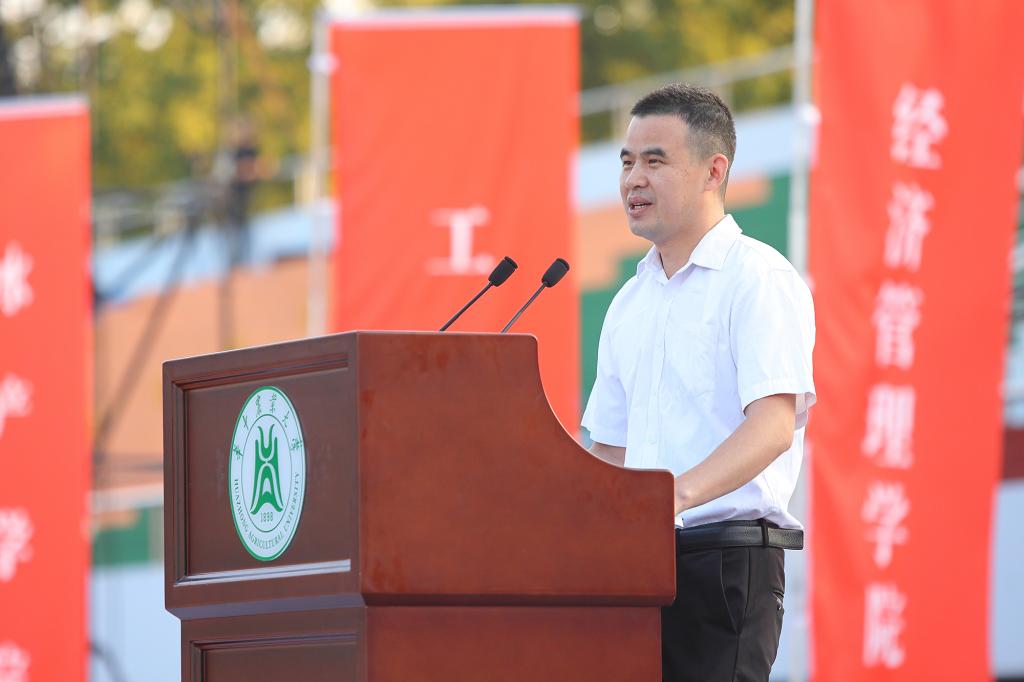 动物科学技术学院、动物医学院彭贵青教授发言(通讯员 侯国涛 摄)