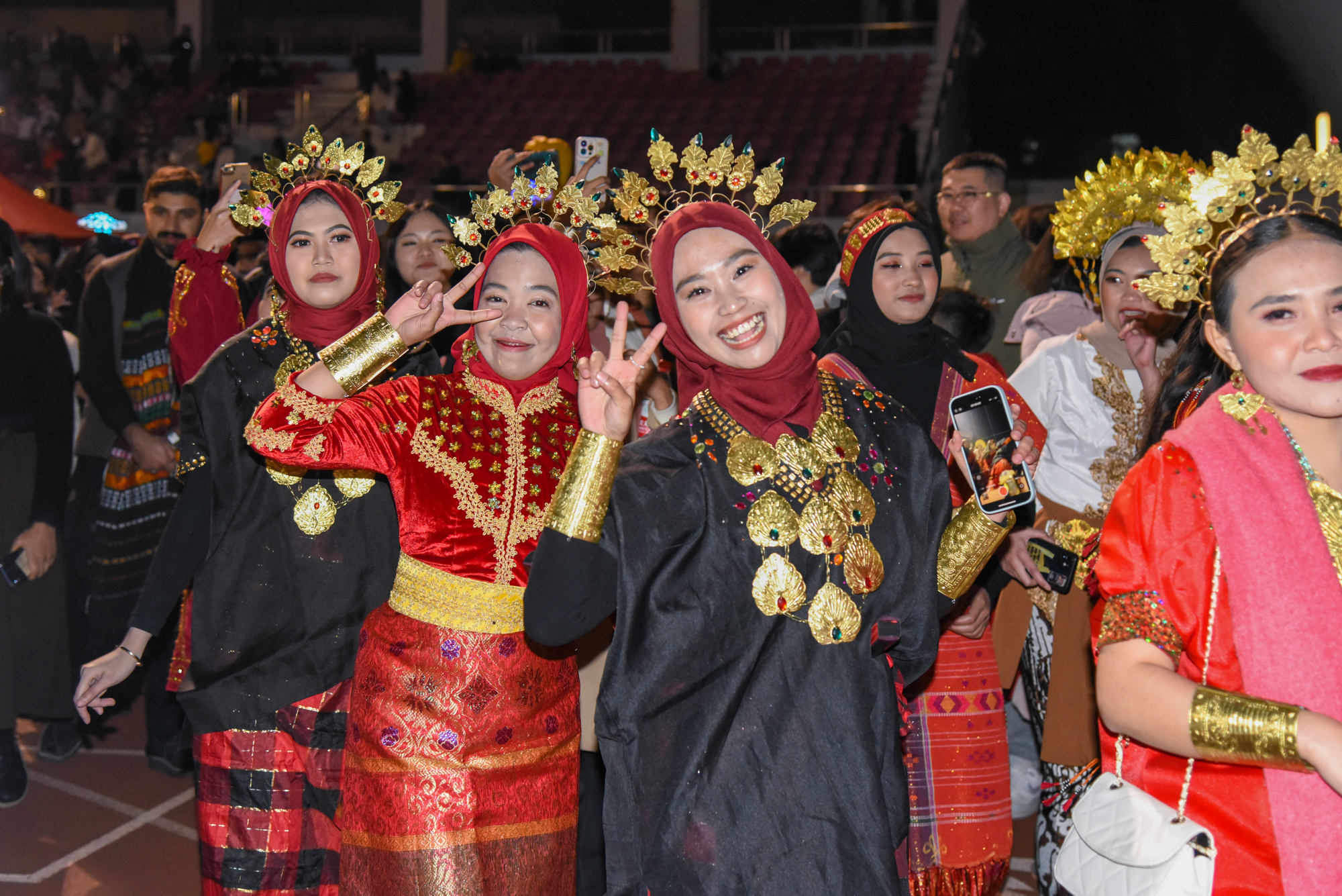 2023年12月31号晚二运新年多彩华农人巡游(学通社记者 魏雨城 摄)
