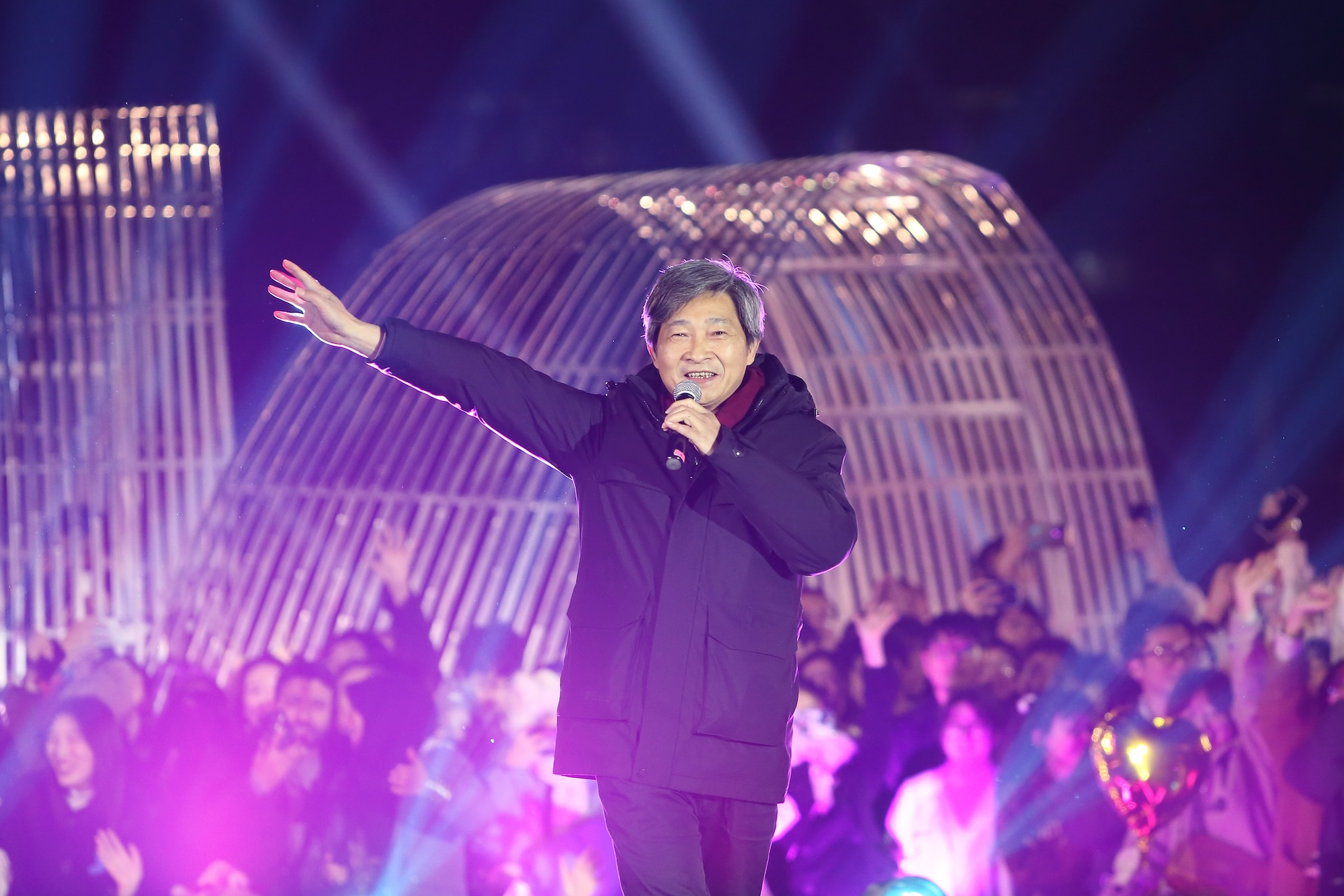 高翅与师生互动(侯国涛 摄)