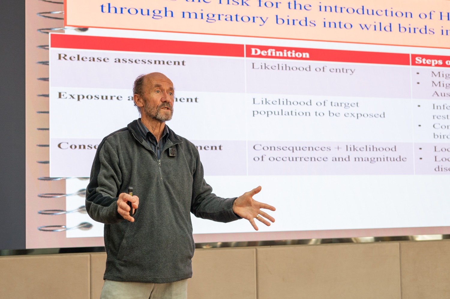 Ian教授结合案例分析和实际应用,进行细致的讲解 赵婉玥摄